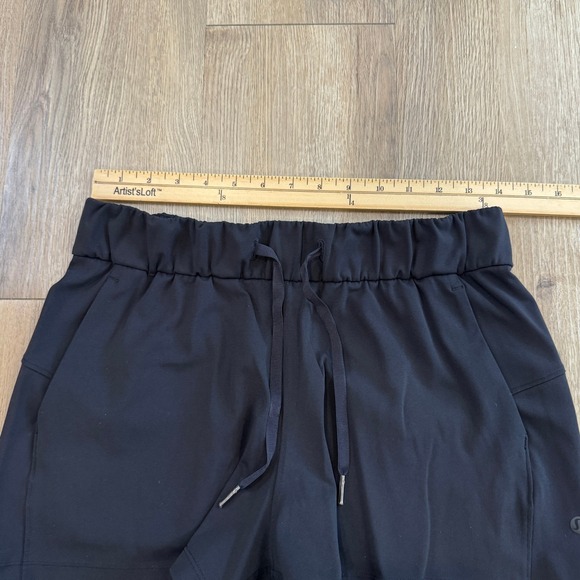 Lululemon On the Fly Short 2.5 Black Luxtreme Size 6 Athletic Shorts EUC LW7AIS - Picture 7 of 8